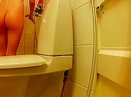 Spying sister in shower