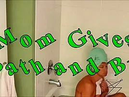 Bathtime Blowjob With Mommy