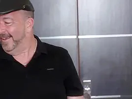 DAD misses out on MOM' s VELVET pussy, SON makes most of it