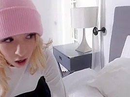 Lending out her PUSSY