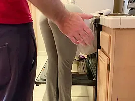 Stepmom is horny and stuck in the oven